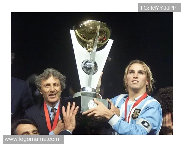 球星技艺大放异彩足球秀场引爆全场激情